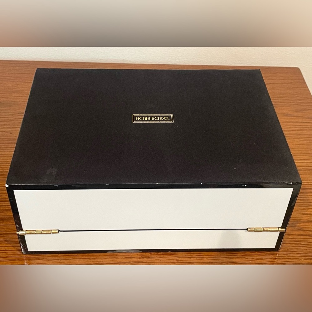 Henri Bendel Lacquered Wood Jewelry Box, w/trays, Izak Illustration, *no key - Picture 10 of 15